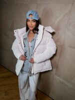 Пуховик жіночий оверсайз молочного кольору 00326