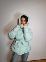 Пуховик жіночий оверсайз м’ятного кольору 00328