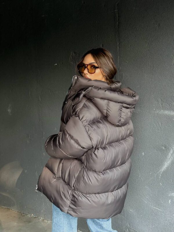 puhovyk-zhinochyj-oversajz-shokoladnogo-koloru-00373-11 Пуховик жіночий оверсайз шоколадного кольору 00373