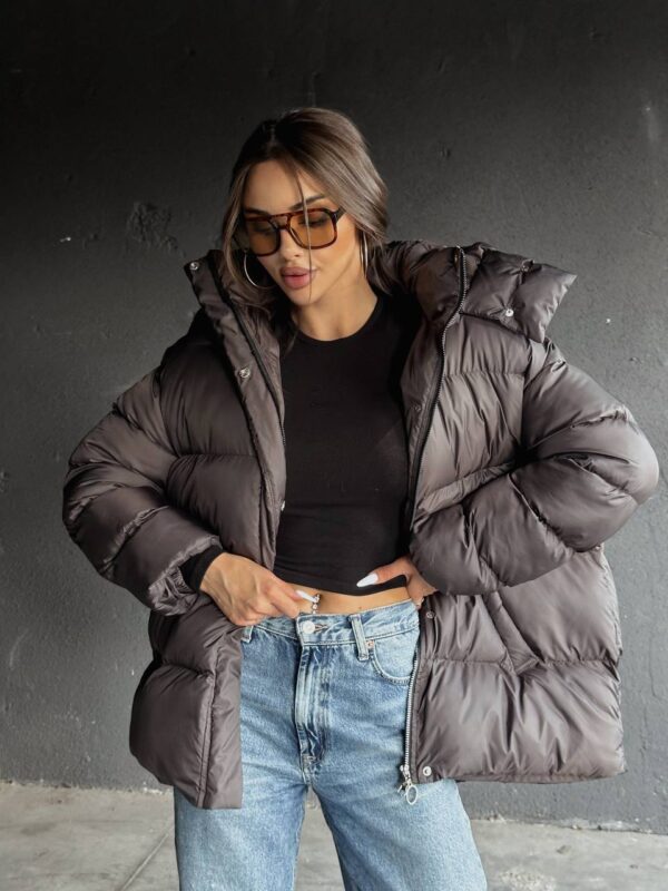 puhovyk-zhinochyj-oversajz-shokoladnogo-koloru-00373-12 Пуховик жіночий оверсайз шоколадного кольору 00373