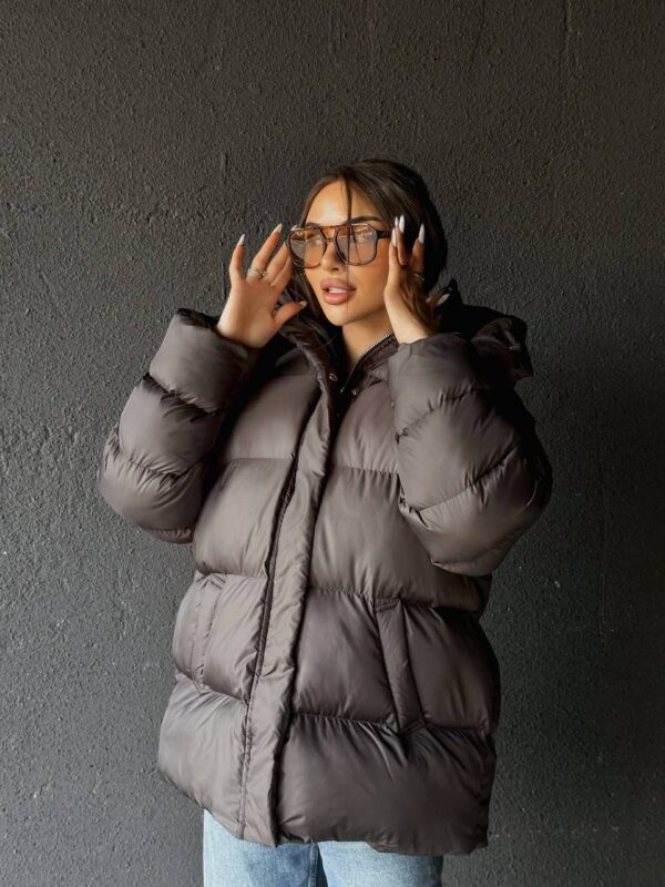 puhovyk-zhinochyj-oversajz-shokoladnogo-koloru-00373-6 Пуховик жіночий оверсайз шоколадного кольору 00373