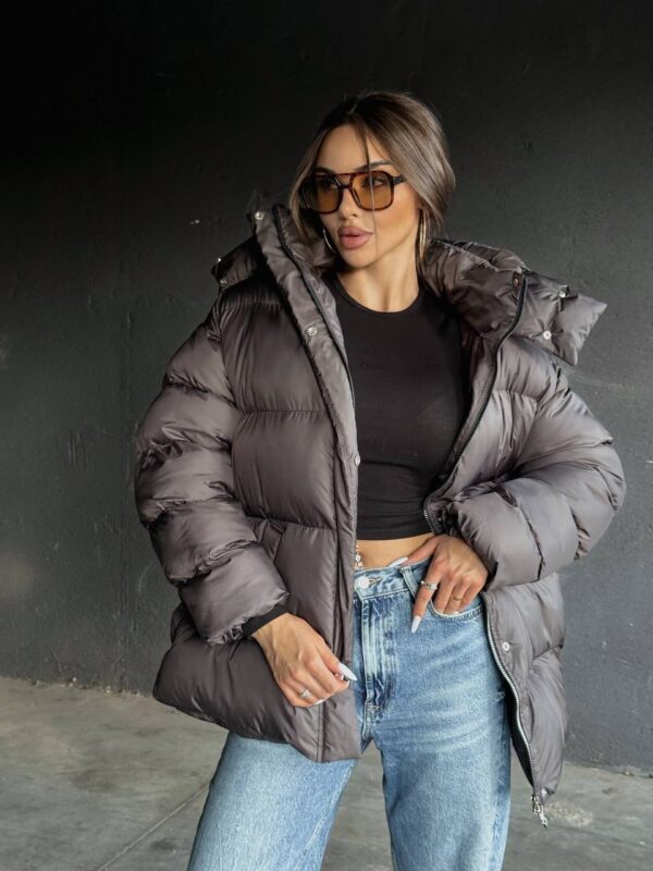 puhovyk-zhinochyj-oversajz-shokoladnogo-koloru-00373-7 Пуховик жіночий оверсайз шоколадного кольору 00373