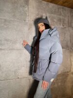 Пуховик жіночий оверсайз сірого кольору 00329