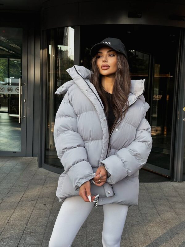 puhovyk-zhinochyj-oversajz-sirogo-koloru-00368-4 Пуховик жіночий оверсайз сірого кольору 00368