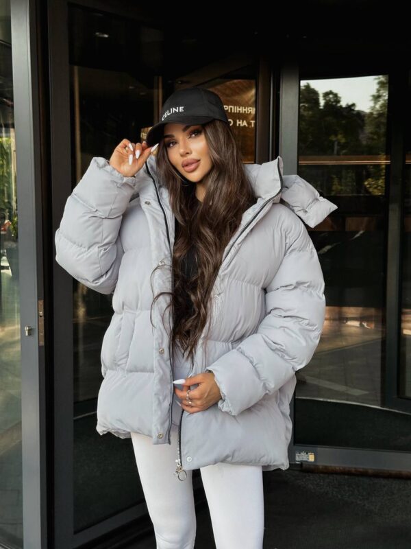 puhovyk-zhinochyj-oversajz-sirogo-koloru-00368-7 Пуховик жіночий оверсайз сірого кольору 00368