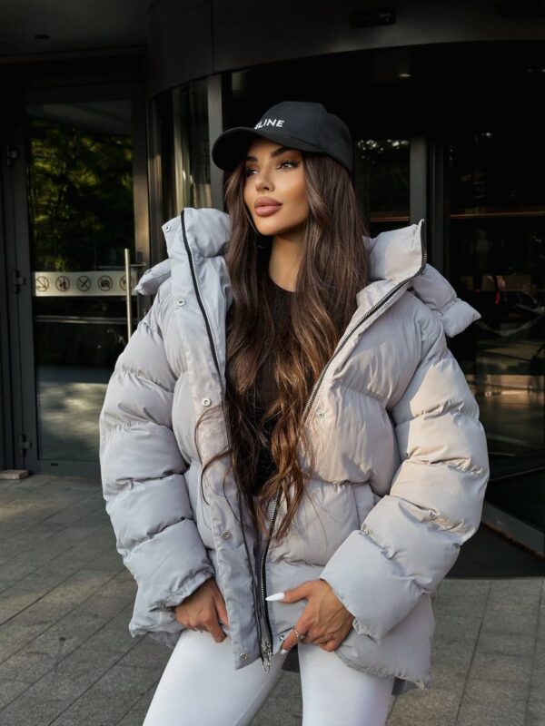 puhovyk-zhinochyj-oversajz-sirogo-koloru-00368-8 Пуховик жіночий оверсайз сірого кольору 00368