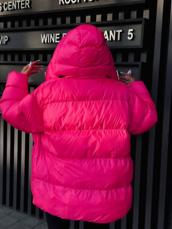 puhovyk-zhinochyj-oversajz-yaskravo-rozhevogo-koloru-00370-vf-m510-hotpink-1 Пуховик жіночий оверсайз яскраво рожевого кольору 00370