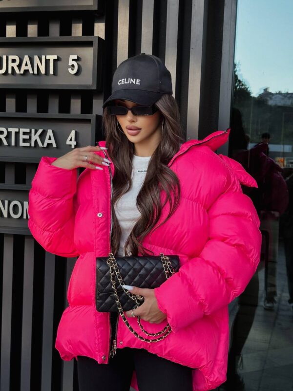 puhovyk-zhinochyj-oversajz-yaskravo-rozhevogo-koloru-00370-vf-m510-hotpink-7 Пуховик жіночий оверсайз яскраво рожевого кольору 00370