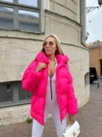 Пуховик жіночий яскраво рожевий короткий з капюшоном 00310