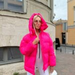 Пуховик жіночий яскраво рожевий короткий з капюшоном 00310