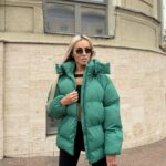 Пуховик жіночий зелений короткий з капюшоном 00308
