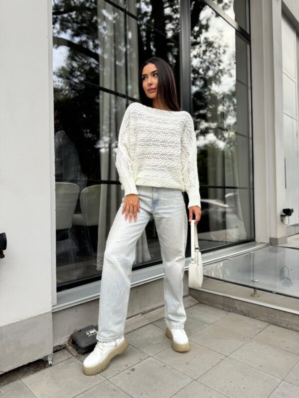 svetr-vyazanyj-zhinochyj-korotkyj-molochnyj-00346-10 Светр в’язаний жіночий короткий молочний 00346