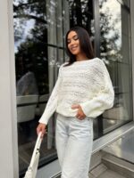 Светр в’язаний жіночий короткий молочний 00346