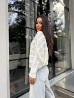 Светр в’язаний жіночий короткий молочний 00346