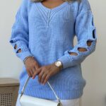 Светр жіночий з прорізами блакитний 00335
