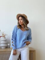 Светр жіночий з прорізами блакитний 00335