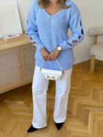 Светр жіночий з прорізами блакитний 00335