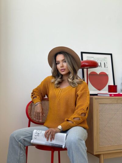 Светр жіночий з прорізами гірчичний 00332