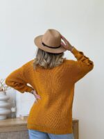 Светр жіночий з прорізами гірчичний 00332
