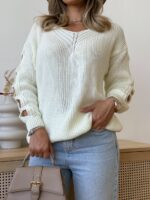 Светр жіночий з прорізами молочний 00330