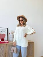 Светр жіночий з прорізами молочний 00330