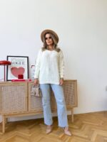 Светр жіночий з прорізами молочний 00330