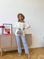 Светр жіночий з прорізами молочний 00330