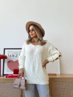 Светр жіночий з прорізами молочний 00330