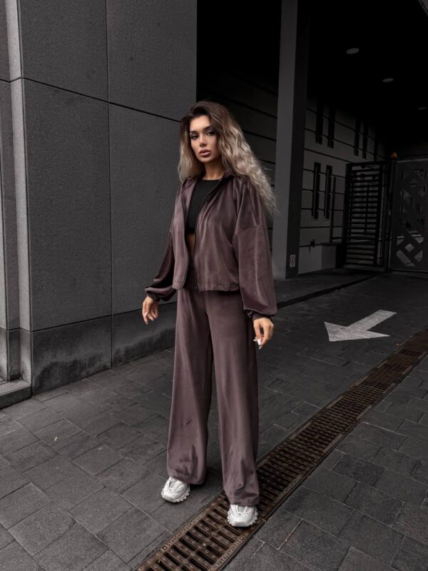velyurovyj-kostyum-zhinochyj-shokoladnyj-00382-1 Велюровий костюм жіночий шоколадний 00382