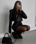 Жіночий костюм з екошкіри чорний 00381