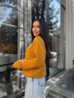 Жіночий в’язаний светр з низьким горлом гірчиця 00377