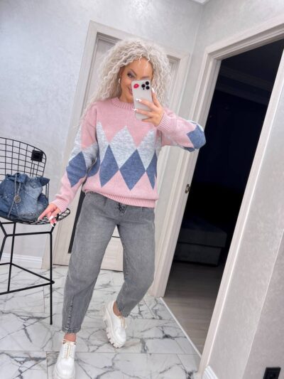 Жіночий в’язаний светр з низьким горлом кольору пудра 00366