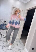 Жіночий в’язаний светр з низьким горлом кольору пудра 00366