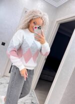 Жіночий в’язаний светр з низьким горлом молочний 00364