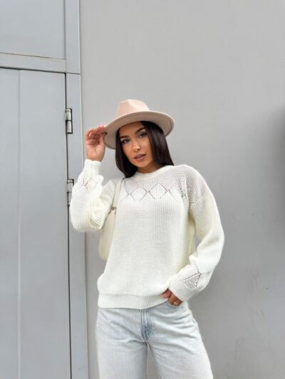 Жіночий в’язаний светр з низьким горлом молоко 00376