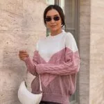 Жіночий в’язаний светр з низьким горлом молоко-бузок-синій 00394