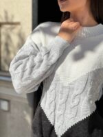 Жіночий в’язаний светр з низьким горлом молоко-сірий-чорний 00397