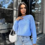 Жіночий в’язаний светр з низьким горлом світло-блакитний 00374