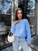 Жіночий в’язаний светр з низьким горлом світло-блакитний 00374