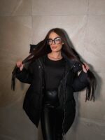 Пуховик жіночий оверсайз чорного кольору 00422