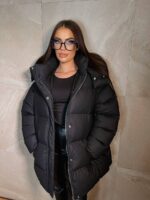 Пуховик жіночий оверсайз чорного кольору 00422