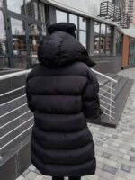 Пуховик жіночий оверсайз чорного кольору 00434