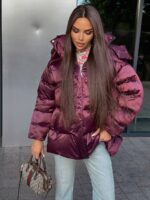Пуховик жіночий оверсайз кольору бургунді 00420