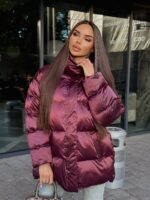 Пуховик жіночий оверсайз кольору бургунді 00420