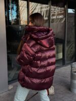 Пуховик жіночий оверсайз кольору бургунді 00420
