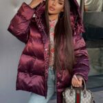 Пуховик жіночий оверсайз кольору бургунді 00420