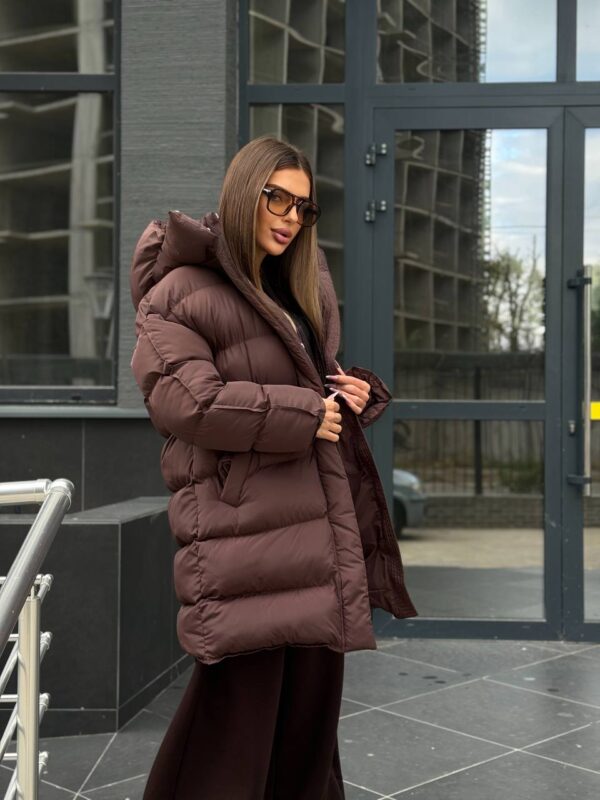 puhovyk-zhinochyj-oversajz-korychnevogo-koloru-00435-vf-m511-brown-12 Пуховик жіночий оверсайз коричневого кольору 00435