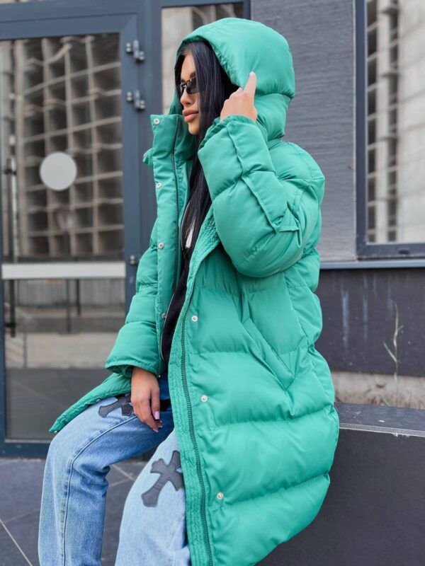 puhovyk-zhinochyj-oversajz-zelenogo-koloru-00433-vf-m511-green-3 Пуховик жіночий оверсайз зеленого кольору 00433
