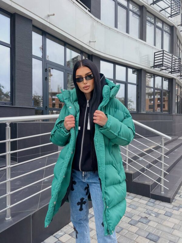 puhovyk-zhinochyj-oversajz-zelenogo-koloru-00433-vf-m511-green-4 Пуховик жіночий оверсайз зеленого кольору 00433