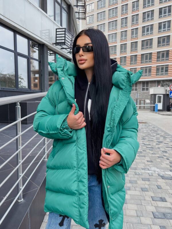 puhovyk-zhinochyj-oversajz-zelenogo-koloru-00433-vf-m511-green-7 Пуховик жіночий оверсайз зеленого кольору 00433